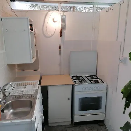 Entire Prefabricated Garden Flat 1350m From Beach Lägenhet