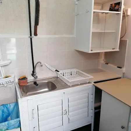 Entire Prefabricated Garden Flat 1350m From Beach Larnaca