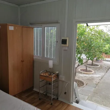 Lägenhet Entire Prefabricated Garden Flat 1350m From Beach *
