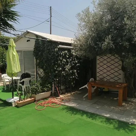 Entire Prefabricated Garden Flat 1350m From Beach * Larnaca